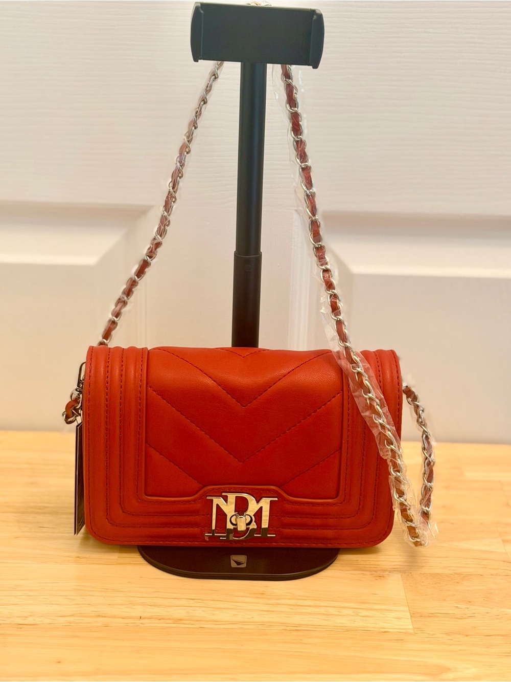 NWT Badgley Mischka Red V-Quilted Crossbody BM-4156 $59